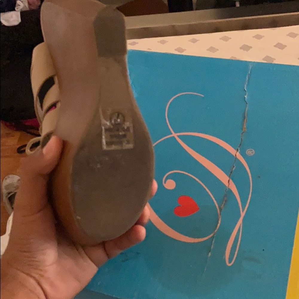 Heels - Picture 3 of 4